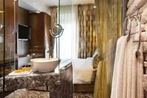 سرویس بهداشتی هتل پرا سنتر