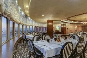 رستوران و کافه هتل بزرگ شیراز