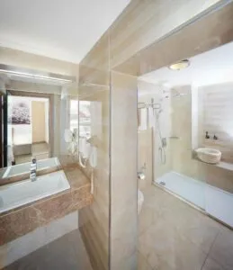 اتاق هتل لالیلا بلو