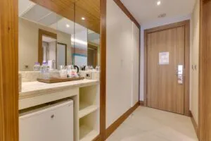 اتاق هتل رامادا سوئیتز بای ویندهام