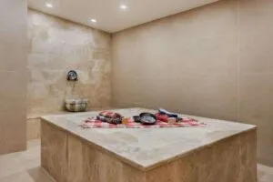 اتاق هتل رامادا سوئیتز بای ویندهام