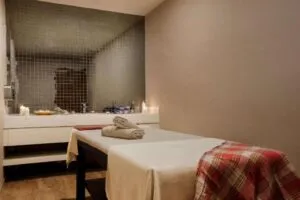 اتاق هتل رامادا سوئیتز بای ویندهام