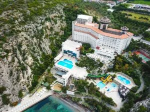 هتل لادونیا آداکوله