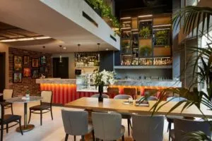 هتل آوانتگارد شیشلی