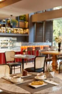 هتل آوانتگارد شیشلی