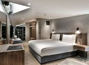 اتاق هتل آوانتگارد شیشلی