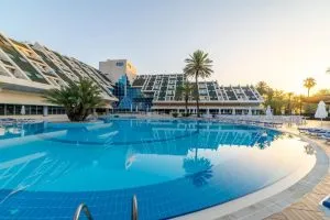 هتل کویینز پارک گوینوک آنتالیا