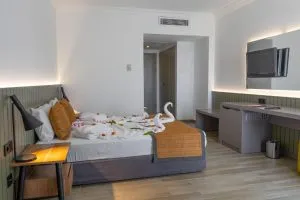 هتل کویینز پارک گوینوک آنتالیا