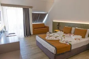 هتل کویینز پارک گوینوک آنتالیا