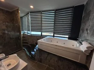 هتل اسکای تاور باتومی گرجستان