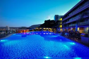 سنسز ریزورت و پول ویلاز پوکت