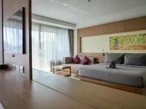 سنسز ریزورت و پول ویلاز پوکت