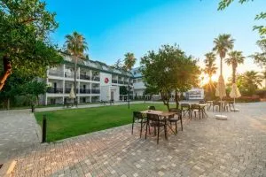 تور انتالیا هتل آرماس گل بیچ کمر