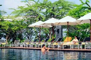 استخر هتل سنتارا گرند ورلد بانکوک