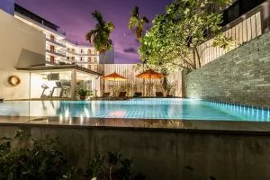 استخر هتل سیتروس