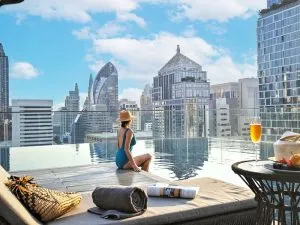 استخر هتل سندهورن میدتاون بانکوک