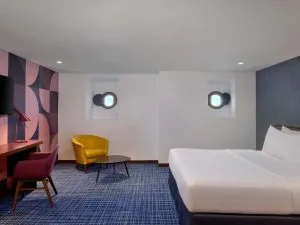 هتل کویین الیزابت 2 دبی