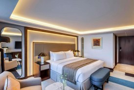 تور دبی هتل کویین الیزابت 2